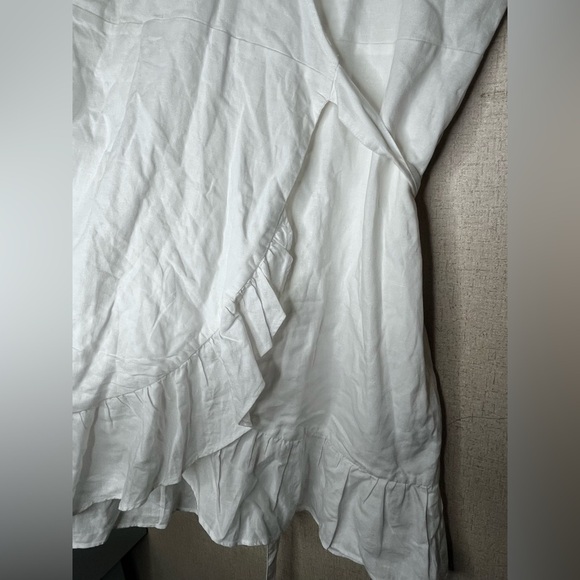 Chic White Wrap Mini Dress size L - Picture 2 of 6